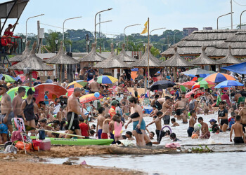 La gente se volcó a los balnearios posadeños en el inicio del 2024