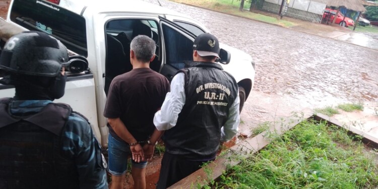 TRASLADO. Investigadores de la UR-II llegaron a Apóstoles, donde con colaboración de sus pares lo detuvieron.