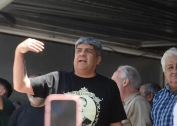 Pablo Moyano apuntó contra Caputo: “Si lleva estas medidas de ajuste, lo van a tirar al Riachuelo”