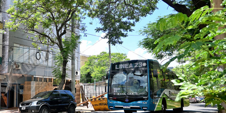 NORMALIZADO. Una vez habilitada por completa la calzada sobre la Mitre la totalidad de los colectivos retomaron su recorrido habitual.