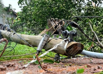 Alem intimó a Telecom y logró que comience la reparación de los postes caídos por tormentas