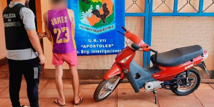 SOSPECHOSO. El joven de 18 años fue identificado por vecinos y además tenían billetes de 500 como los robados. Todavía buscan a su cómplice, conocido como "Pecho paloma"