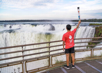 Con una foto en Cataratas anunciaron el Tour de la Antorcha Olímpica