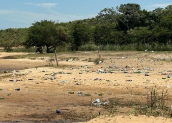 “Turistas” convirtieron en un basural las playas en Rincón Santa María