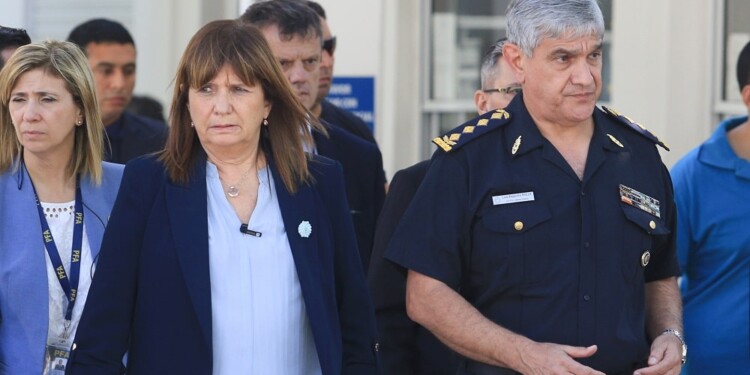 El jefe de la Policía Federal, Luis Rolle, junto a la ministra de Seguridad de la Nación, Patricia Bullrich (NA)