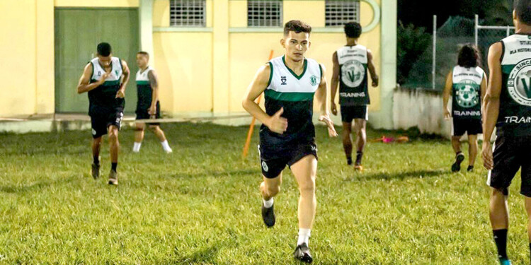 SUPERACIÓN.El posadeño, en la entrada en calor previa al último partido, que fue con goleada sobre el Wagiya FC.
