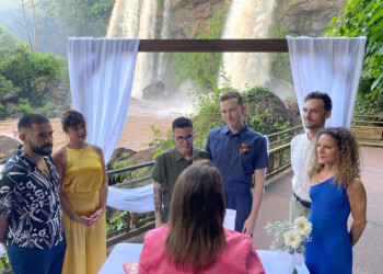 Las Cataratas fueron ayer el escenario del primer casamiento entre turistas extranjeros