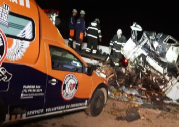 Al menos 24 muertos tras un choque entre un camión y un micro turístico en Brasil