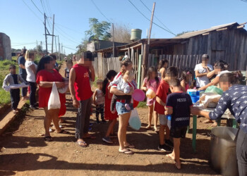 Crecen las filas y bajan los insumos: la dura situación de los comedores y merenderos