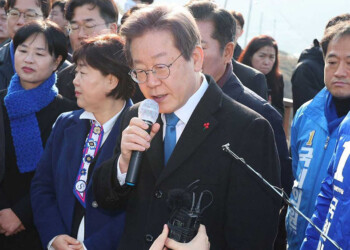 Apuñalaron en el cuello al líder de la oposición de Corea del Sur