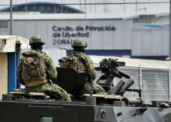 Ecuador vive una violenta ola narco en todo el país y el Presidente decretó el estado de sitio