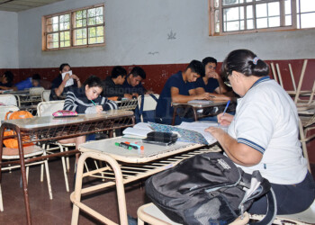 Salarios: SEMAB advirtió que 17 mil docentes no percibieron aún el total de noviembre y diciembre de 2023