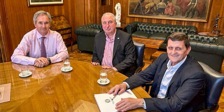 DIALOGO CON ECONOMÍA. Quirno, Passalacqua y Safrán reunidos en Buenos Aires por diferentes temas.