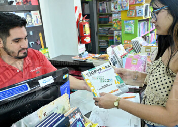 Hoy, una familia con dos hijos gasta más de $100 mil en libros escolares