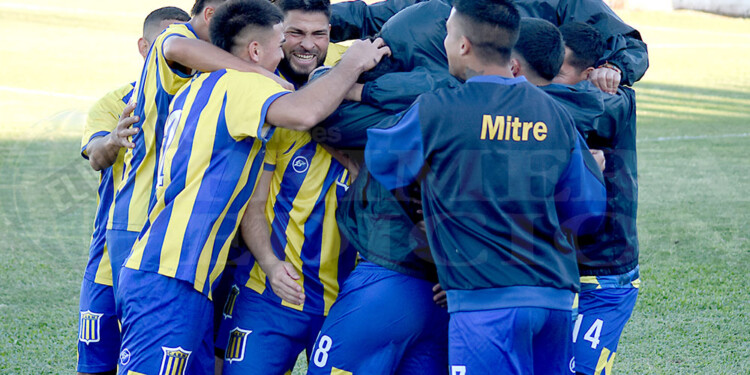 VENTAJA. El Auriazul logró un empate de visitante y definirá en Rocamora.