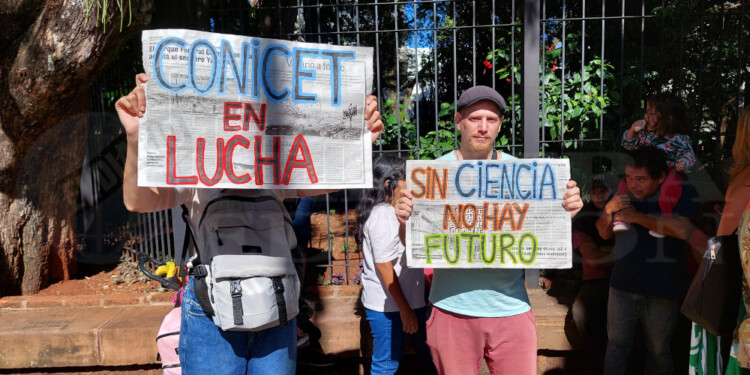 Masiva movilización en Posadas por el paro nacional del 24E