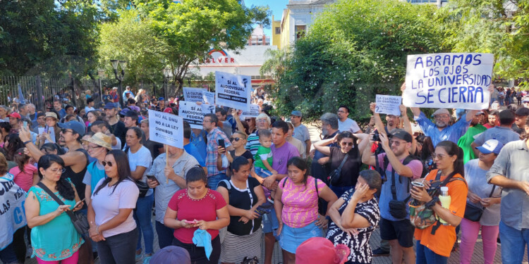 Masiva movilización en Posadas por el paro nacional del 24E