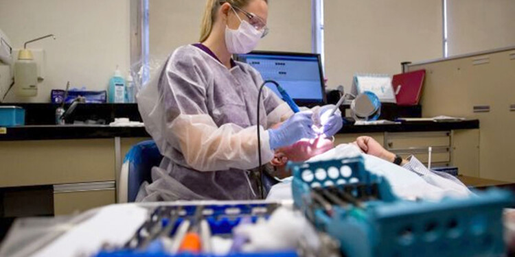 INCREMENTO. La primera quincena de enero llegó con una suba importante en los insumos odontológicos.