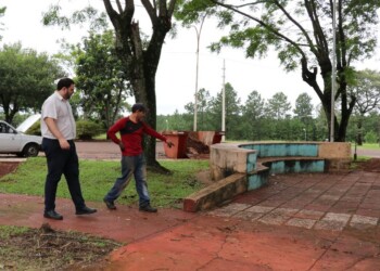 Alem impulsa renovación de plazas en la ciudad