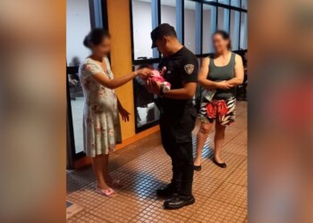 Los Helechos: policía salvó la vida de una bebé de dos meses