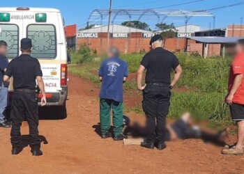 Motociclista despistó tras engancharse con un cable telefónico