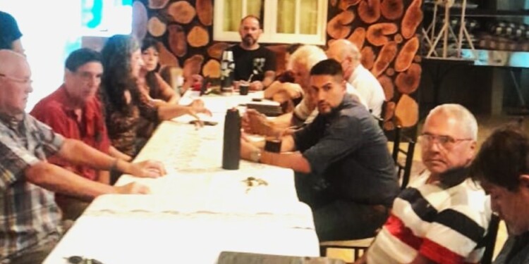 CLAVE. La reunión fue positiva y podría solucionarse un problema de años./ Gentileza vecinos de Candelaria