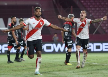 Con esfuerzo, River pudo sumar de a tres
