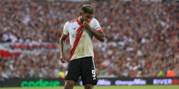 El "Millonario" viene de igualar 1-1 con Argentinos Juniors en el debut, con gol de Borja