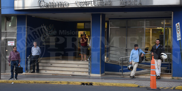 SANATORIOS. Cada vez más proveedores exigen pagos en efectivo y las prestaciones las cobran después de 3 meses.