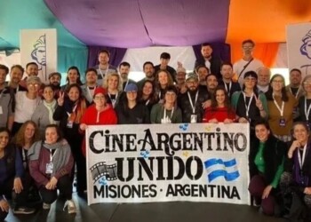 Trabajadores de la cultura contra el DNU y la Ley Ómnibus: “Es como pegarnos un tiro en las patas”