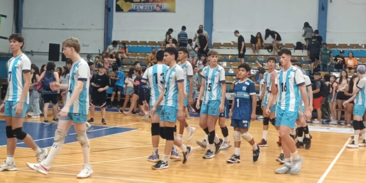 CON LA CELESTE Y BLANCA. Walter, en uno de los amistosos de la U17.