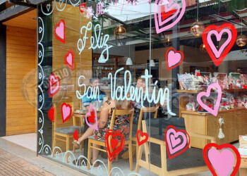 Los ramos de flores arrancan en 15 mil pesos y las cajas de bombones en 9 mil