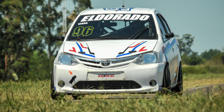 ALENTADOR. Luciano Viana fue el mejorcito de los misioneros, en el autódromo de Concepción del Uruguay.