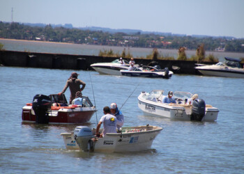 A pescar la piraña en el arroyo Itaembé