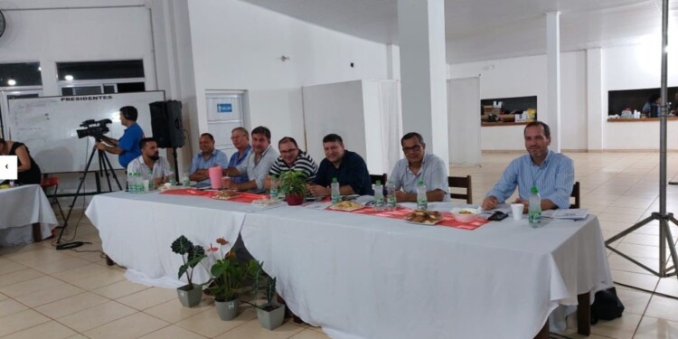 NUEVOS CONSEJEROS. Los candidatos de la lista oficialista fueron elegidos para cubrir los tres cargos titulares y los tres suplentes.