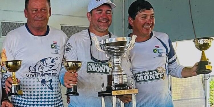 A CORRIENTES. Los festejos fueron para el equipo de Cabañas del Monte.