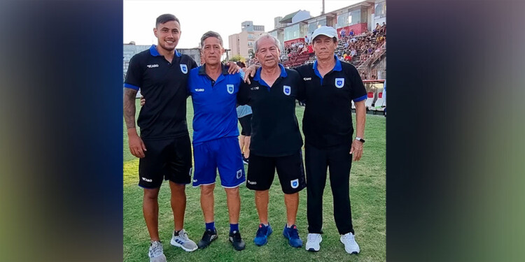 FESTEJO. Cabrera, González, Crecencio y Fulgencio Alfonso (último de la derecha).