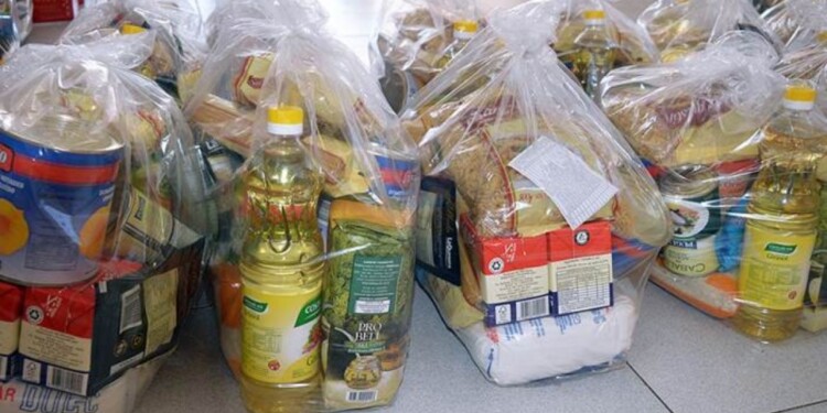 BOLSONES DE MERCADERÍA. Reclaman falta de actualización de la lista de productos e irregularidad en las entregas.