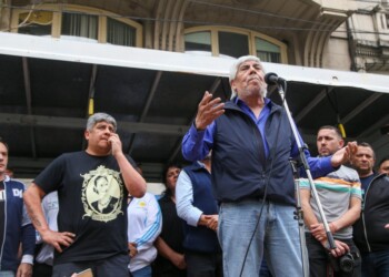 Paritarias: Camioneros acordó un aumento salarial del 45%