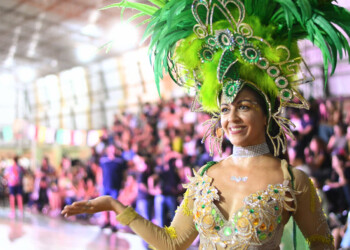 A pesar de la lluvia, “Alem Corsos Show” brilló en la ciudad