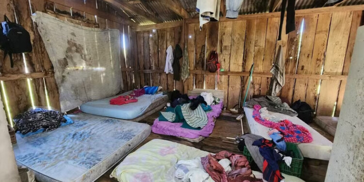 UN GALLINERO. Así lo describió uno de los misioneros rescatados de los campos de Brasil.