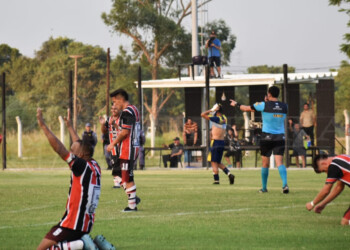 Tras un bochornoso arbitraje, Mitre se quedó afuera del Regional Amateur