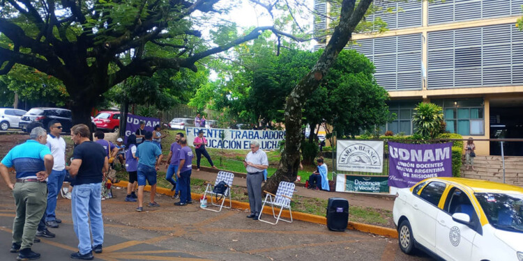 EN ALERTA. Más allá de que paguen el FONID, docentes exigen recomposición salarial para activos y pasivos.