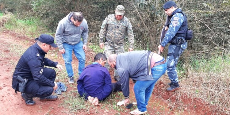 CAPTURA. El acusado fue encontrado oculto en el monte, seis días después que citara a su expareja a la chacra donde la asesinó, según la pesquisa.