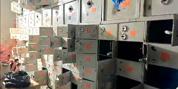 ARRASADAS. Todas las cajas de la bóveda de la Asociación de Trabajadores Cambistas fueron abiertas.