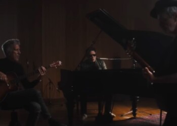 “Himno de mi corazón” por Andrés Calamaro, Daniel Melingo y Cachorro López