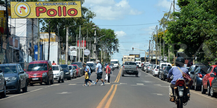 COMPLEJO. La falta de agua potable de manera regular complica también a los comercios de Itaembé Miní.