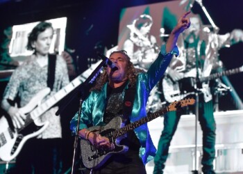 Luego de ocho años, Maná volvió a tocar en la Argentina con un impactante concierto