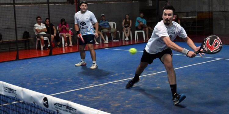 A TODO RITMO. Las canchas del Complejo Arenas volvieron a vibrar con el Circuito Provincial de la Asociación APM.