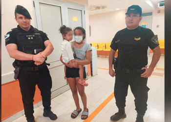 Gracias a maniobras de RCP, policías le salvaron la vida a una niña de dos años